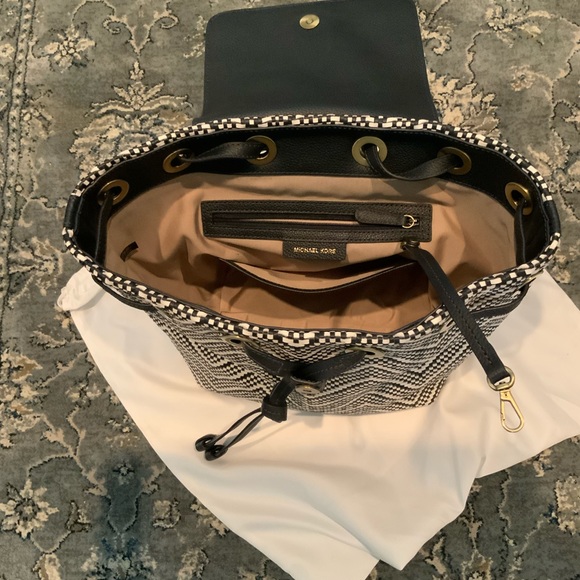 Michael Kors Junie Chevron Backpack Navy/White main image 4